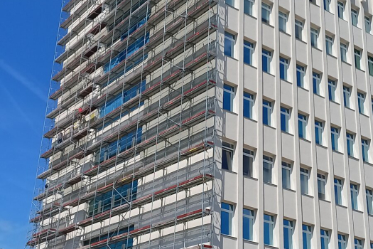 Thermal insulation of an office building facade from the scaffolding